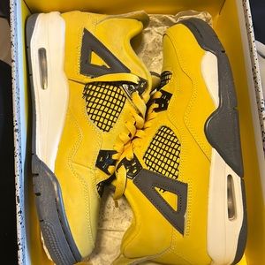 (GS) Jordan worn twice 9/10 condition